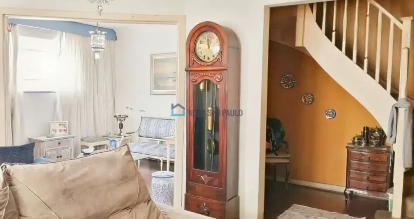 Casa de esquina com 3 dormitórios e 3 vagas a 100m do parque da aclimação