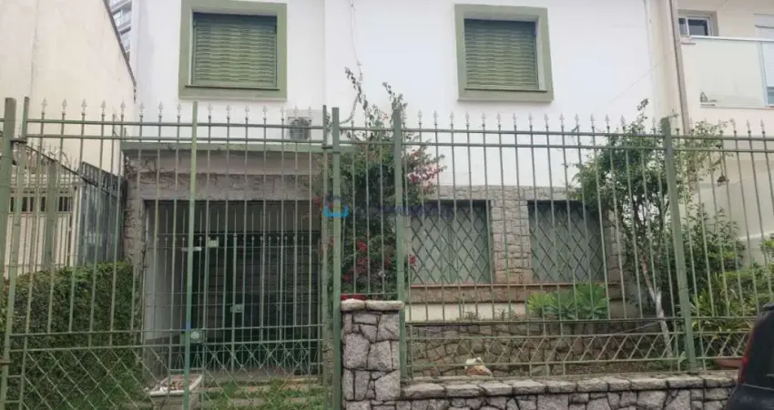 Casa à venda na Vila Clementino com 3 quartos sendo 1 suíte.