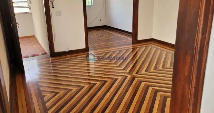 Casa de vila com 03 Dormitórios, 01 suíte e 03 vagas de garagem