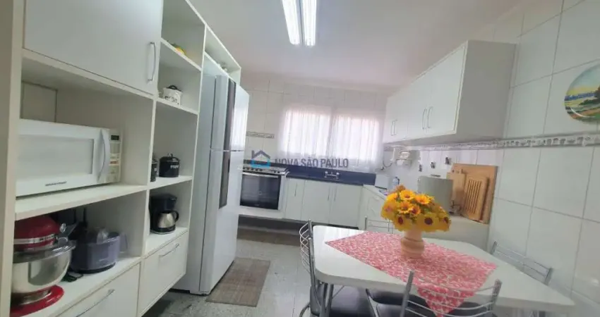 Amplo apartamento, a 800 metros metrô São Judas com varanda e 2 vagas demarcadas!
