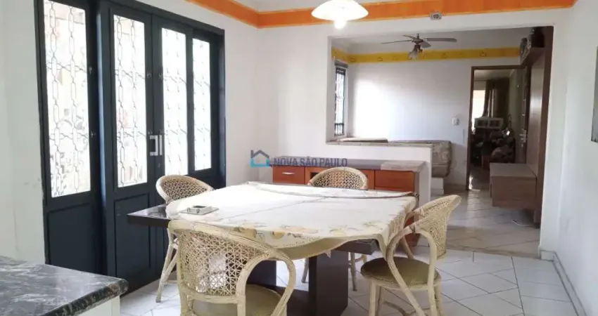Sobrado à Venda na Água Funda 128m², 3 quartos, piscina e churrasqueira