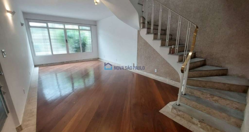 Sobrado na Aclimação, 140m², 3 quartos , 1 suíte , 2 vagas , fins comerciais, zona mixta.