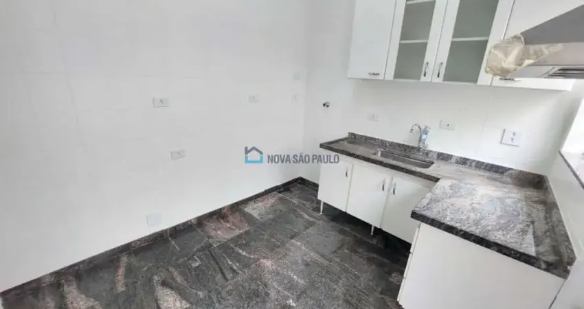 Sobrado na Aclimação, 140m², 3 quartos , 1 suíte , 2 vagas , fins comerciais, zona mixta.