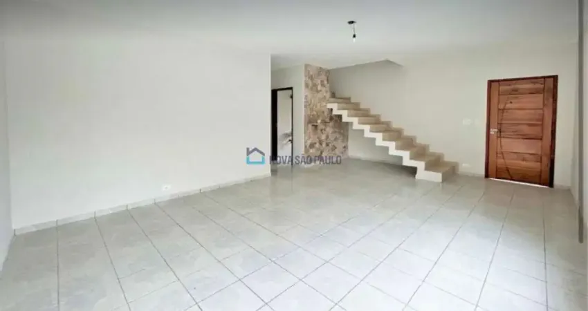Casa à venda na Saúde com 3 quartos e 2 vagas de garagem.