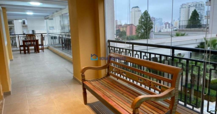 Amplo apartamento de 04 dormitórios 03 suíte e 3 vagas de garagem a 200 metros do metrô