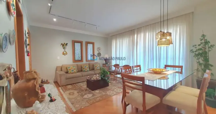 Apartamento em andar mediano com 3 vagas demarcadas e depósito! oportunidade!