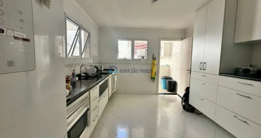 Casa sobrado com 3 suítes, semi novo, proximo ao metrô praça da arvore.
