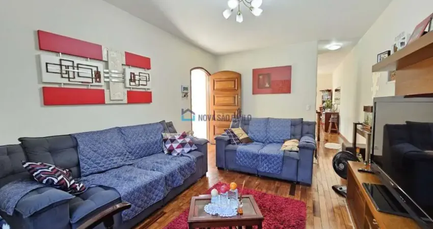 Casa à venda no Jabaquara com 3 quartos e 4 vagas de garagem.