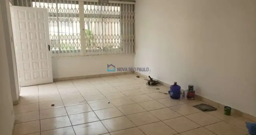 Casa à venda no Parque Jabaquara com 3 quartos e  3 vagas de garagem.