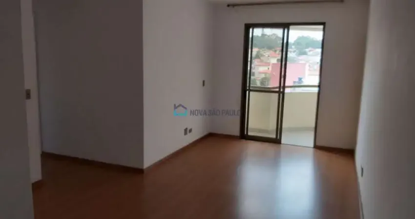 Apartamento Saúde/São Judas, vago, próximo a escolas, bancos, supermercados, drogarias, fácil acesso