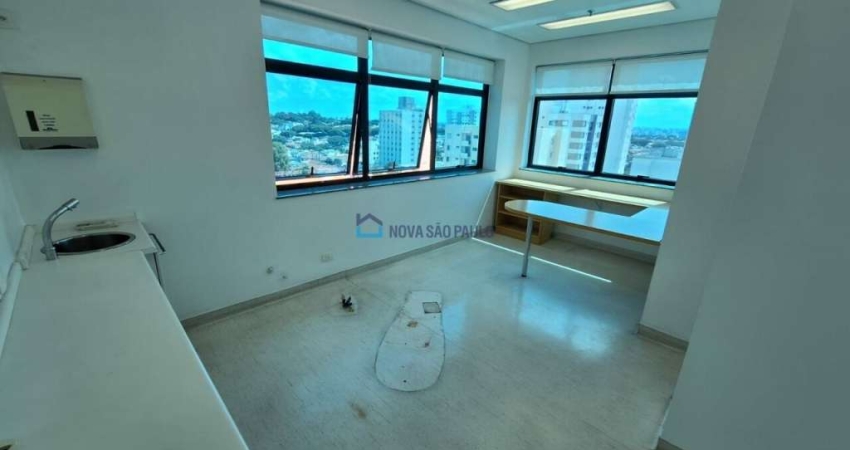 Sala comercial à venda na Saúde com 01 vaga !