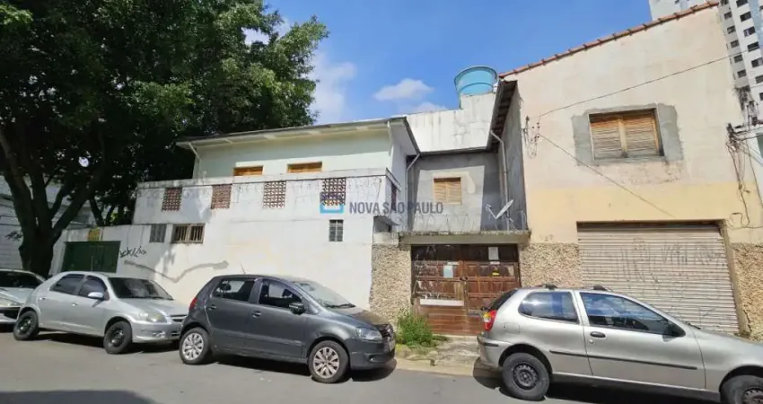 Sobrado à Venda com 3 Quartos e 2 Vagas, 226m² (SAÚDE)