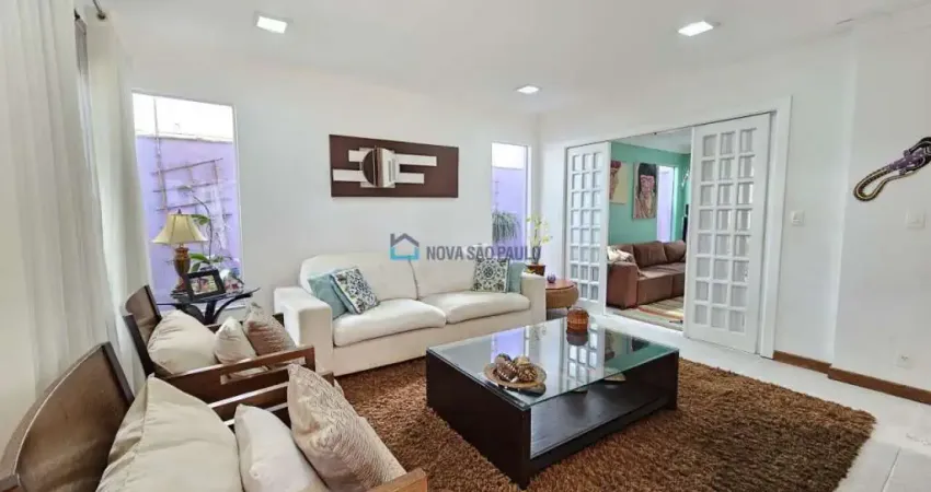 Linda Casa térrea, com piscina na melhor localização do Planalto Paulista