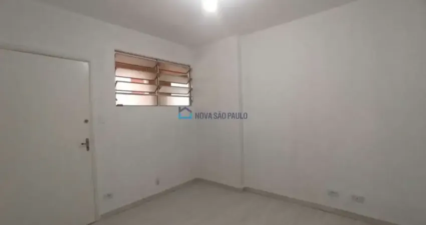 Apartamento à vanda na Vila Clementino com 2 quartos e 1 vaga de garagem.