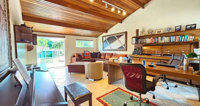Sobrado / Jardim da Saúde/ 3 suítes/ varanda/ sótão/ 230 m²/
