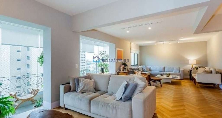Apartamento no Campo Belo | 3 Suítes | 3 Vagas | Venda