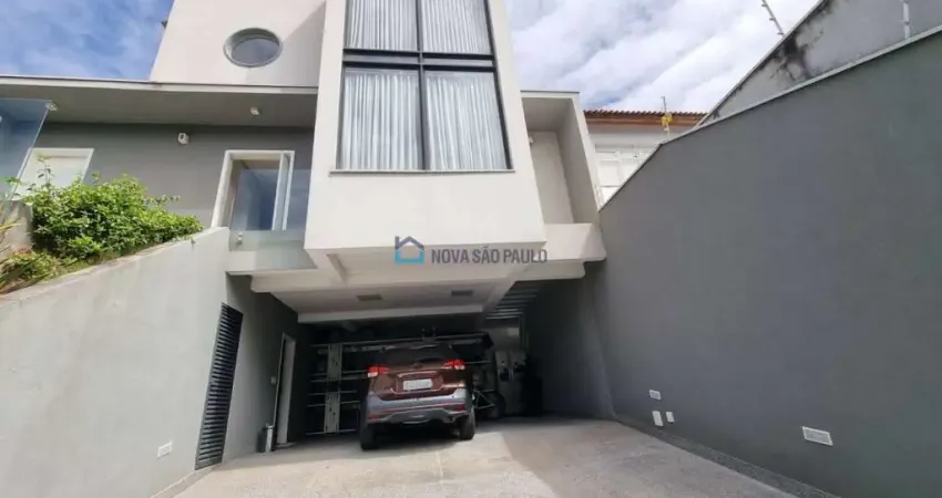 Sobrado com 3 andares, 500m², 4 Suítes, Parque dos Principes