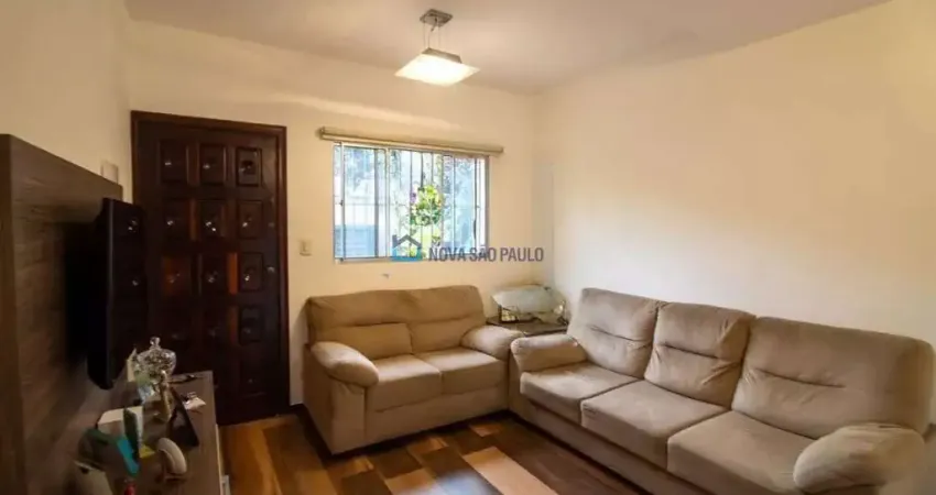 Sobrado com 130m² sendo 3 dormitórios sala cozinha 4 banheiros área de serviço 1 vaga de garagem.