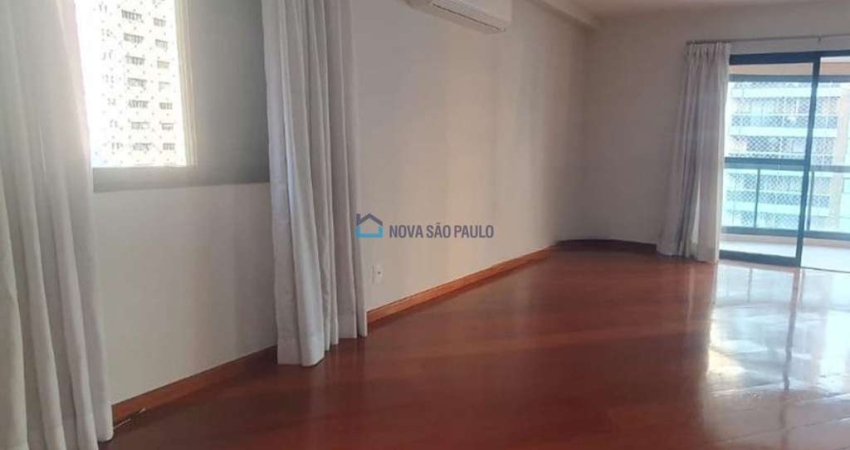 Apartamento em Moema Pássaros | 3 Suítes | 4 Vagas