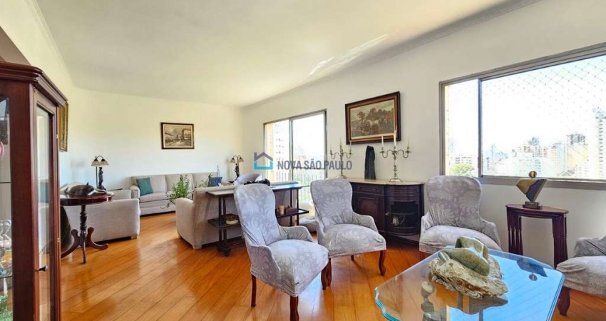 Apartamento á venda , 140m2 ,3 dormitórios ,1vaga,  Aclimação
