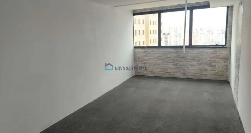 Sala comercial na Praça da Árvore, 56m² com 1 banheiro e 1 vaga.
