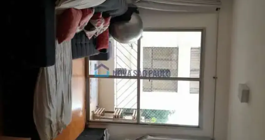 Apartamento metrô São Judas, próximo a escolas, bancos, supermercados, feiras, shopping.