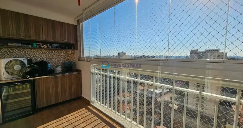 Apartamento com 3 dormitórios sendo 1 suíte, 2 vagas cobertas e livres mais 2 depositos .