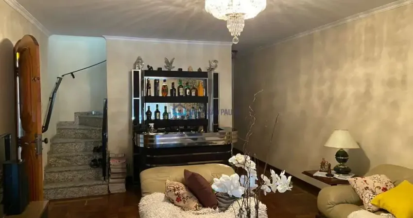 Sobrado com 03 dormitórios na região da Vila Mascote