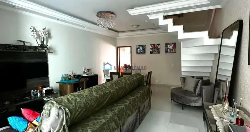 Sobrado com 4 dormitórios com ar condicionado, 2 vagas de garagem.