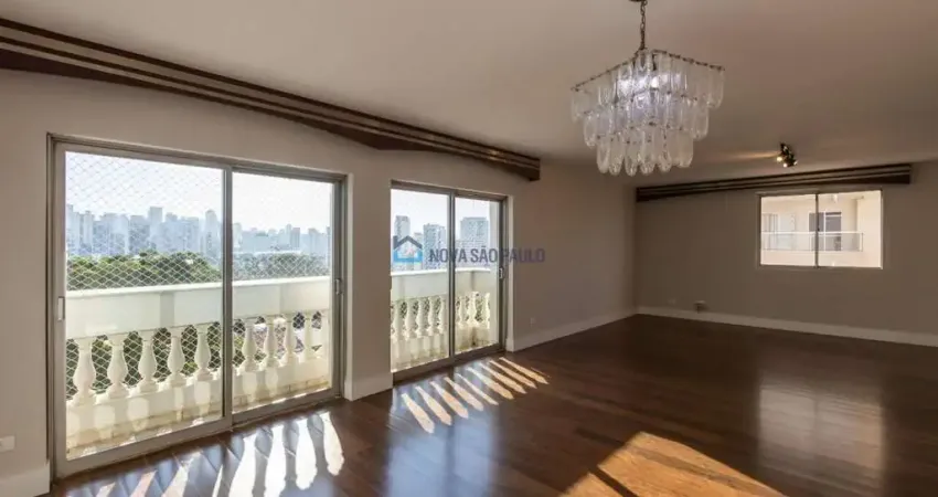 Apartamento de 200 m², com 3 dormitórios, 1 suíte, 3 vagas de garagem