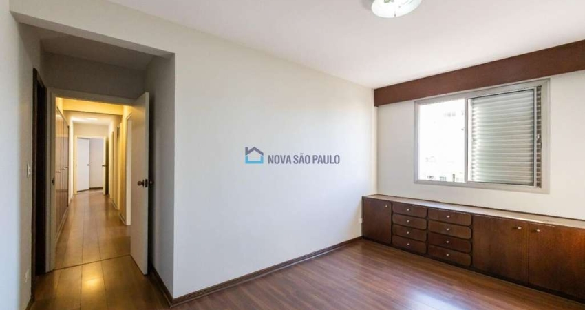 Apartamento  de 200 m², com 3 dormitórios, 1 suíte, 3 vagas de garagem