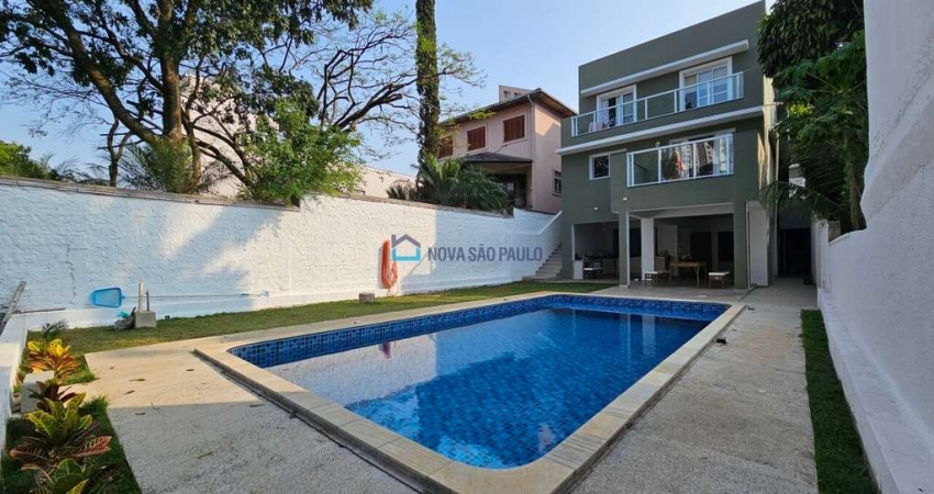 Casa com piscina à venda no Planalto Paulista pronta para morar.