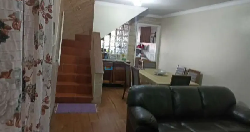 Sobrado 150m² no jardim prudência, 3 dormitórios, quintal e 2 vagas.