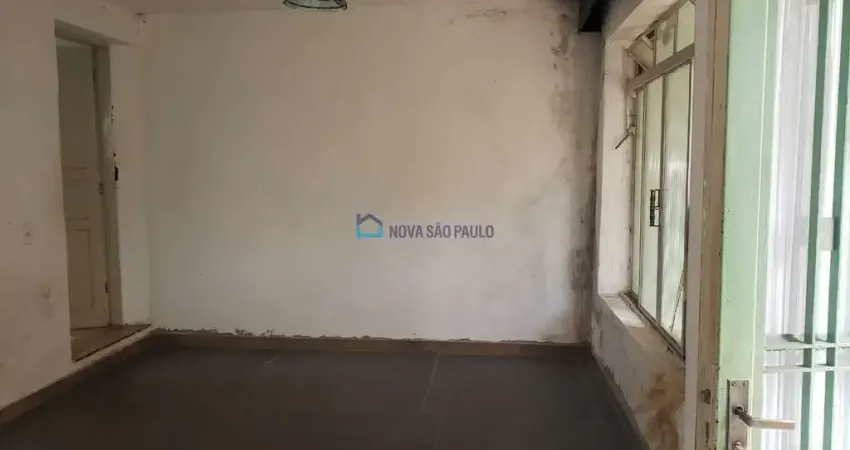 Casa à venda ao lado da Estação de Metrô Praça da Árvore para reforma
