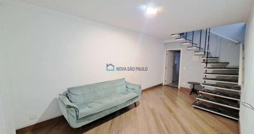 Casa à Venda com 2 quartos e 2 vagas - próximo do Metrô