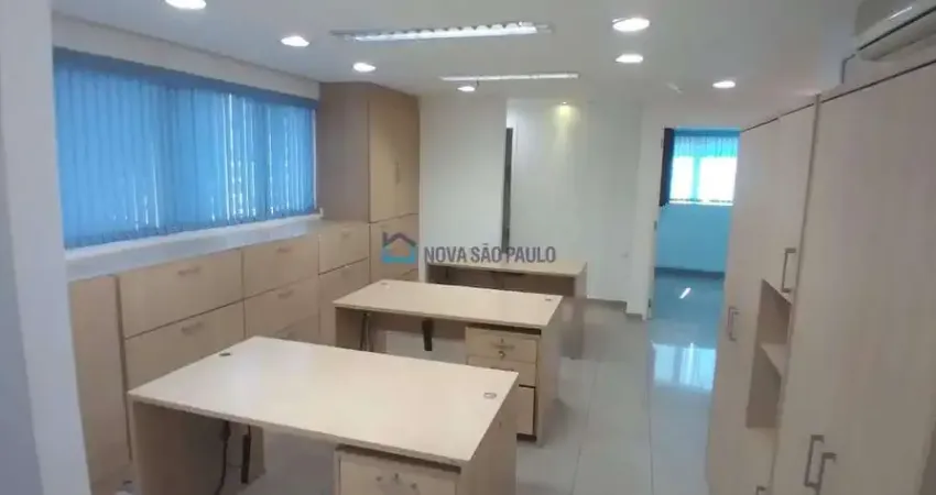 SALAS COMERCIAIS A VENDA - à 20 metros - Metrô São Judas - 4 unidades interligadas.