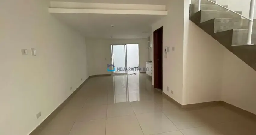 Sobrado com 02 dormitórios na região da Saúde