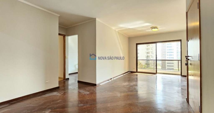 Apartamento com Varanda,  3 Quartos, 1 Suíte, 2 vagas, lazer, Campo Belo à venda, 110 metros.