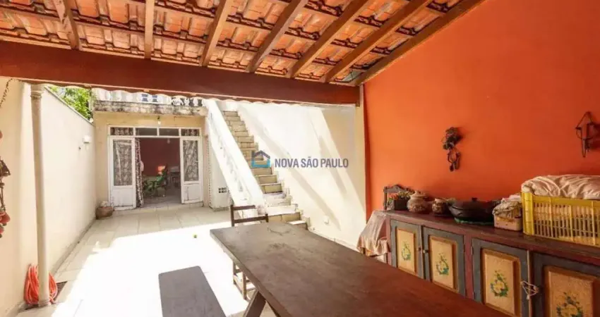 Sobrado com 210m² sendo 3 dormitórios sala cozinha 3 banheiros lavanderia 1 vaga de garagem