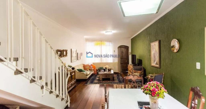 Sobrado com 210m² sendo 3 dormitórios sala cozinha 3 banheiros lavanderia 1 vaga de garagem