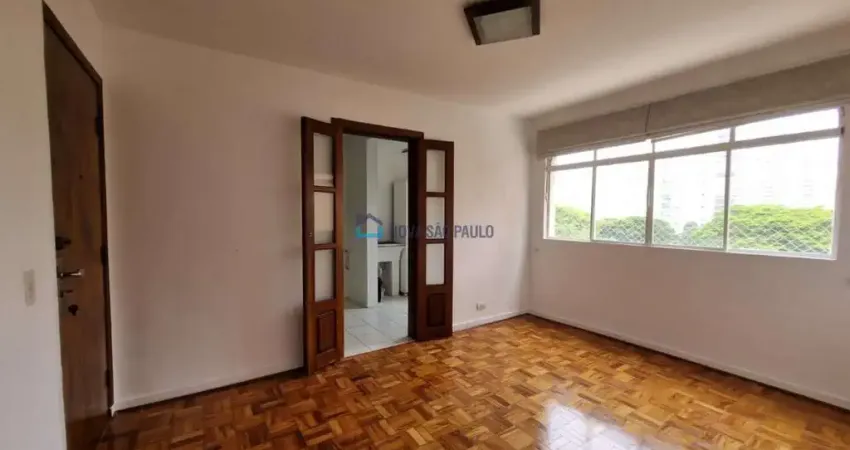 Apartamento a venda em Moema, com 72m², 02 dormitórios