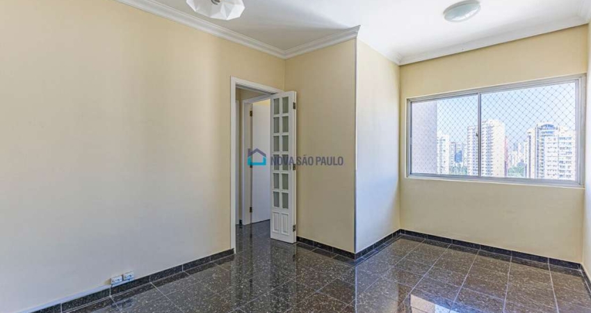 Apartamento, 2 Quartos e Suíte, 1 vaga, 2 banheiros, à Venda em Moema