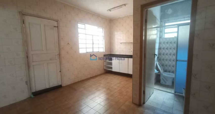 Casa Térrea com 2 quartos, 2 vagas, edícula na  Vila Brasilio Machado