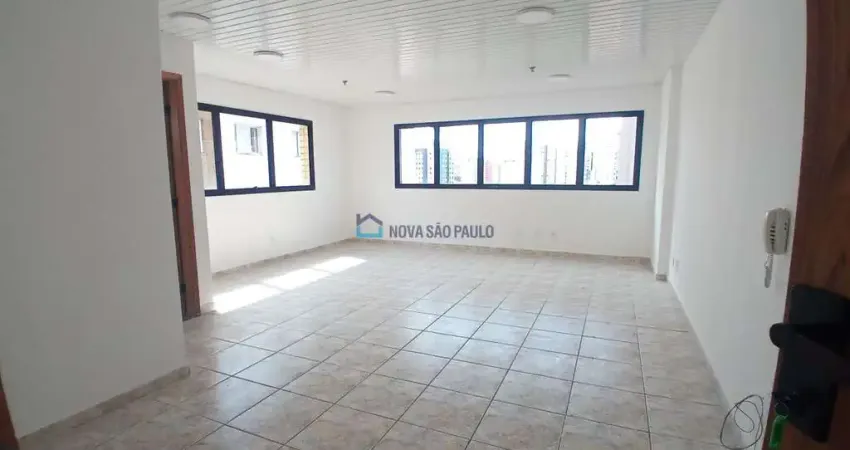 Sala comercial para venda ! A 300 metros do metrô Praça da Árvore!