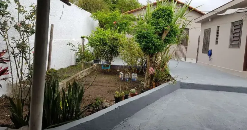 Casa a venda com 158 m² , 4 vagas, 3 dormitórios, quintal.
