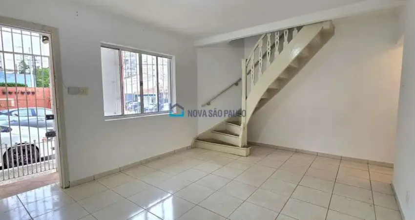 Sobrado próximo ao metrô Praça da Árvore