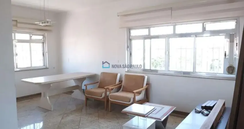 Sobrado com 04 casas e 630m² de área construída localizado na região do jabaquara