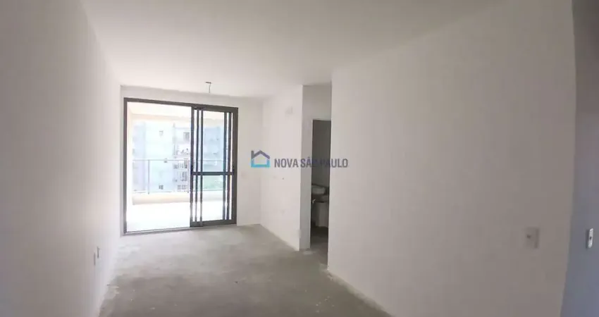 Apartamento a venda em Moema/ 2 suites,sala 2 ambientes, 2 vagas , aceita pet, com piscina.