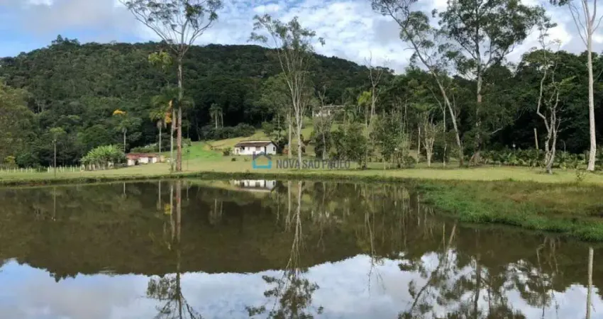 Sítio à Venda em Itapecerica da Serra - Porteira Fechada
