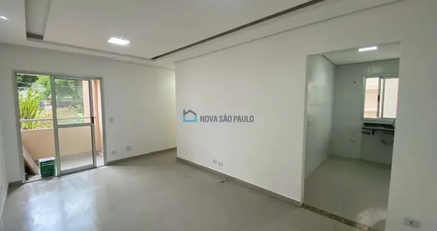 Apartamento de 2 dormitórios, 1 vaga de garagem livre, próximo ao shopping Santa Cruz!